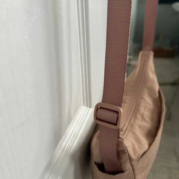 Lululemon Sling Crossbody Bag 2L Tan/Clay - Picture 5 of 11